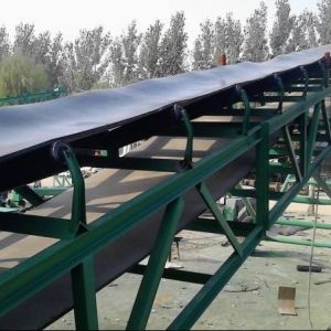 選輸送機(jī)械設(shè)備廠家，注意這幾個(gè)方面